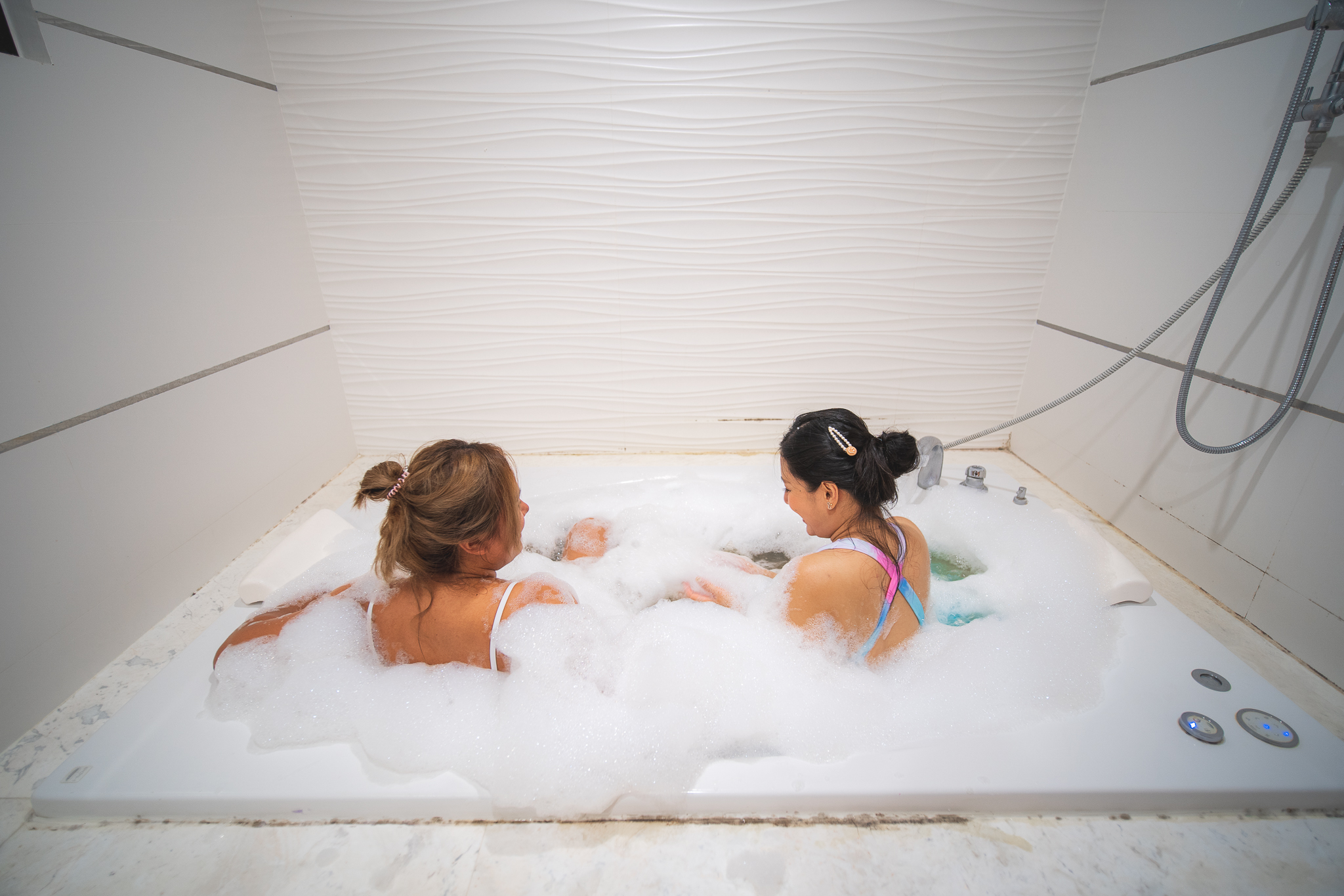 บ้านพักส่วนตัวแค่คนละพัน นอนชิลๆ Paint House Khao Yai มือลั่นตำโปร